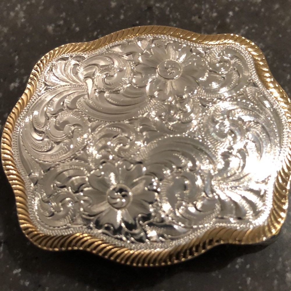 Montana Silversmith Scalloped Western belt buckle